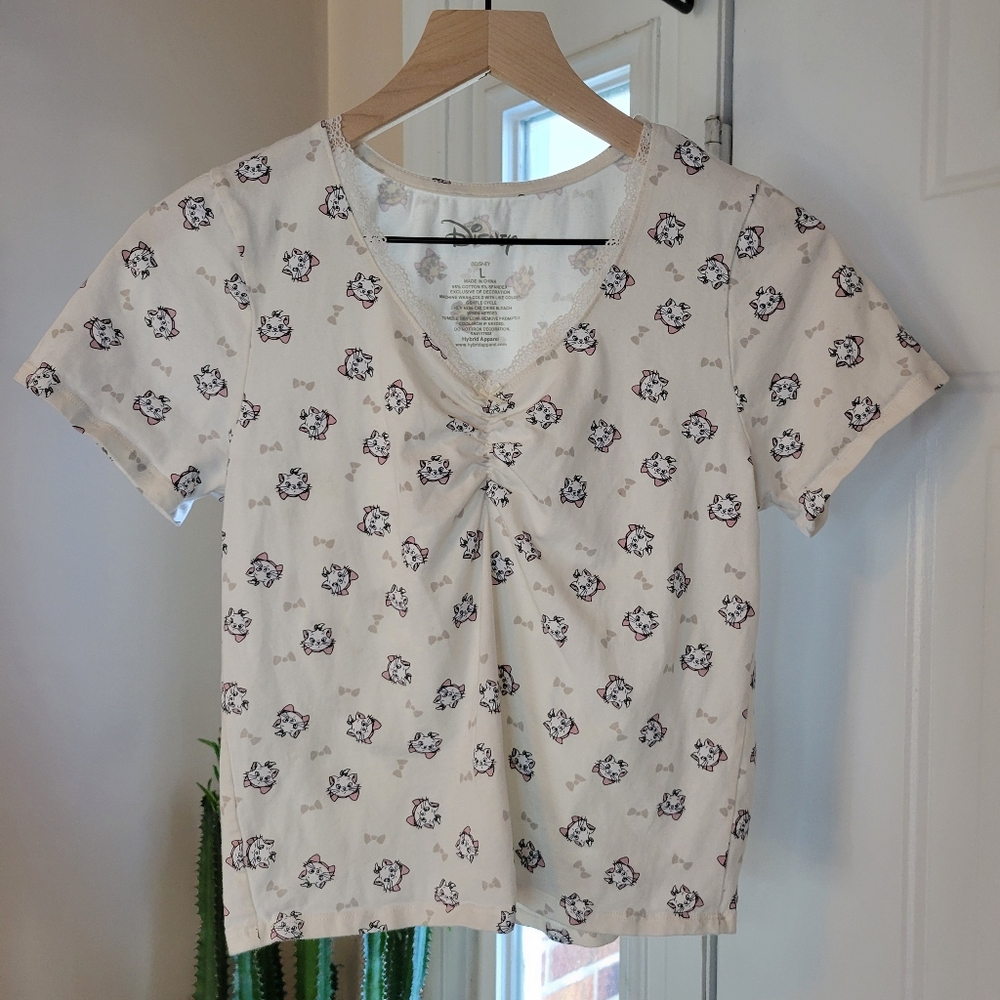 Disney Marie Lace Trim V-Neck Short Sleeve Baby‎ Tee, Size L